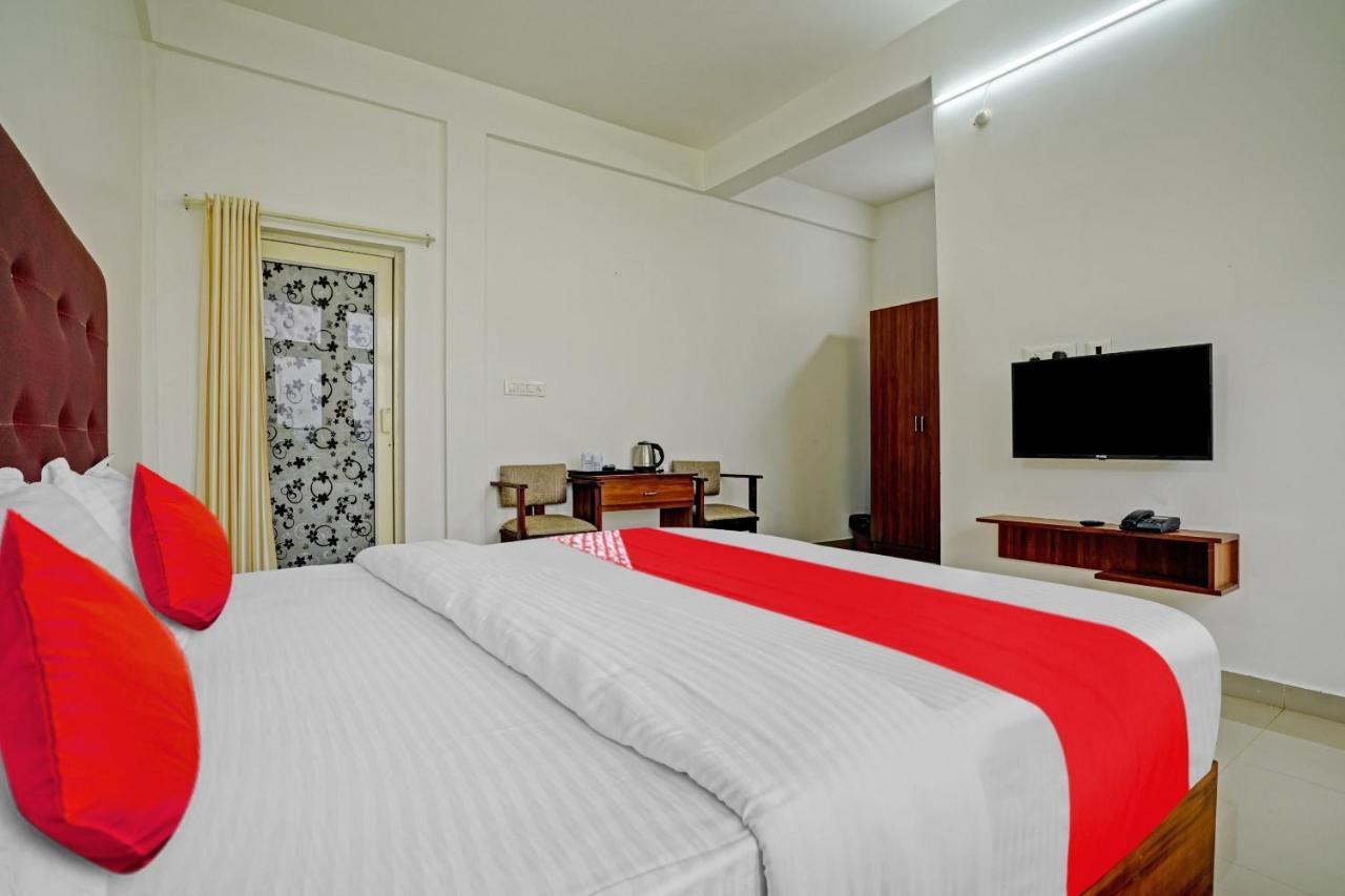 Oyo Flagship 81260 Star Lights Hotel มุนนาร์ ภายนอก รูปภาพ