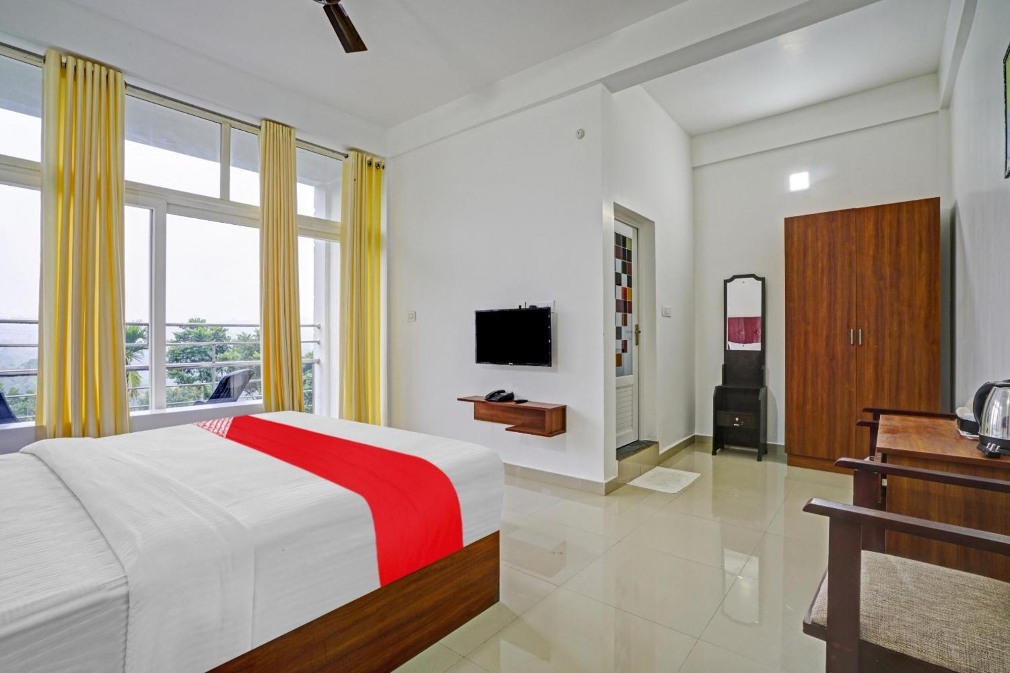 Oyo Flagship 81260 Star Lights Hotel มุนนาร์ ภายนอก รูปภาพ