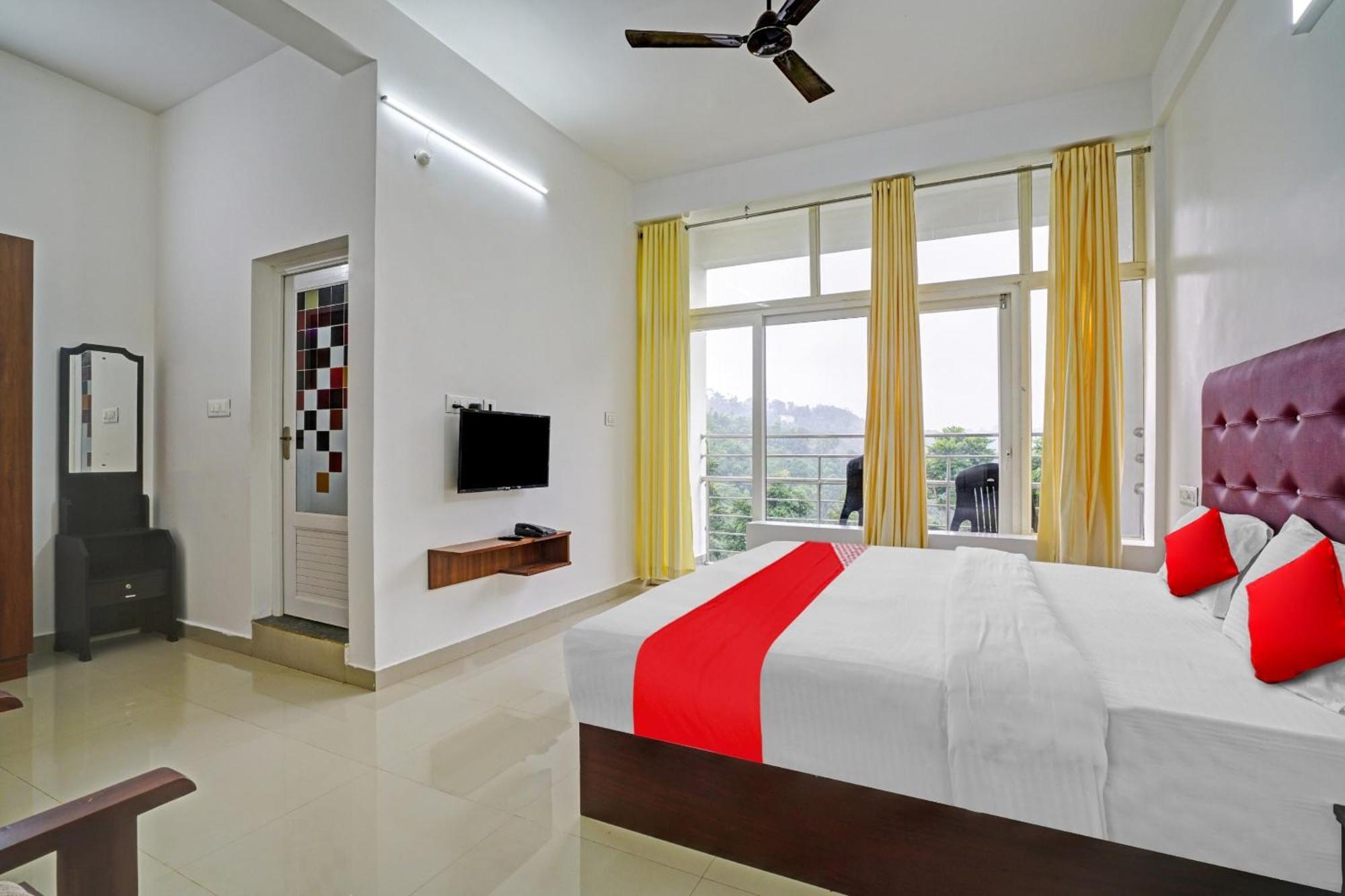 Oyo Flagship 81260 Star Lights Hotel มุนนาร์ ภายนอก รูปภาพ