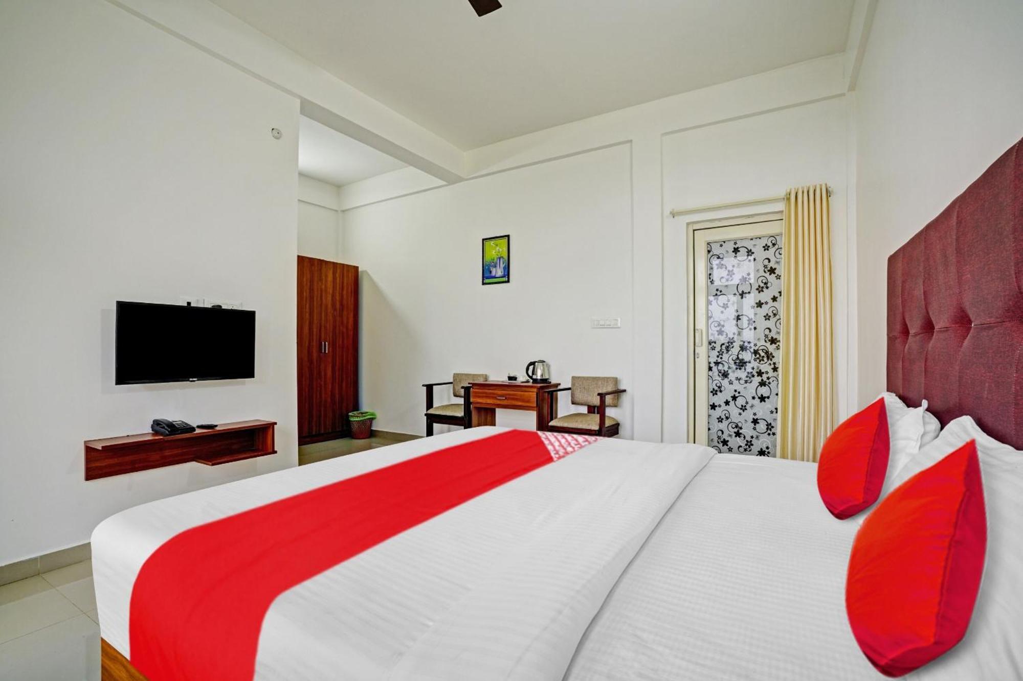 Oyo Flagship 81260 Star Lights Hotel มุนนาร์ ภายนอก รูปภาพ