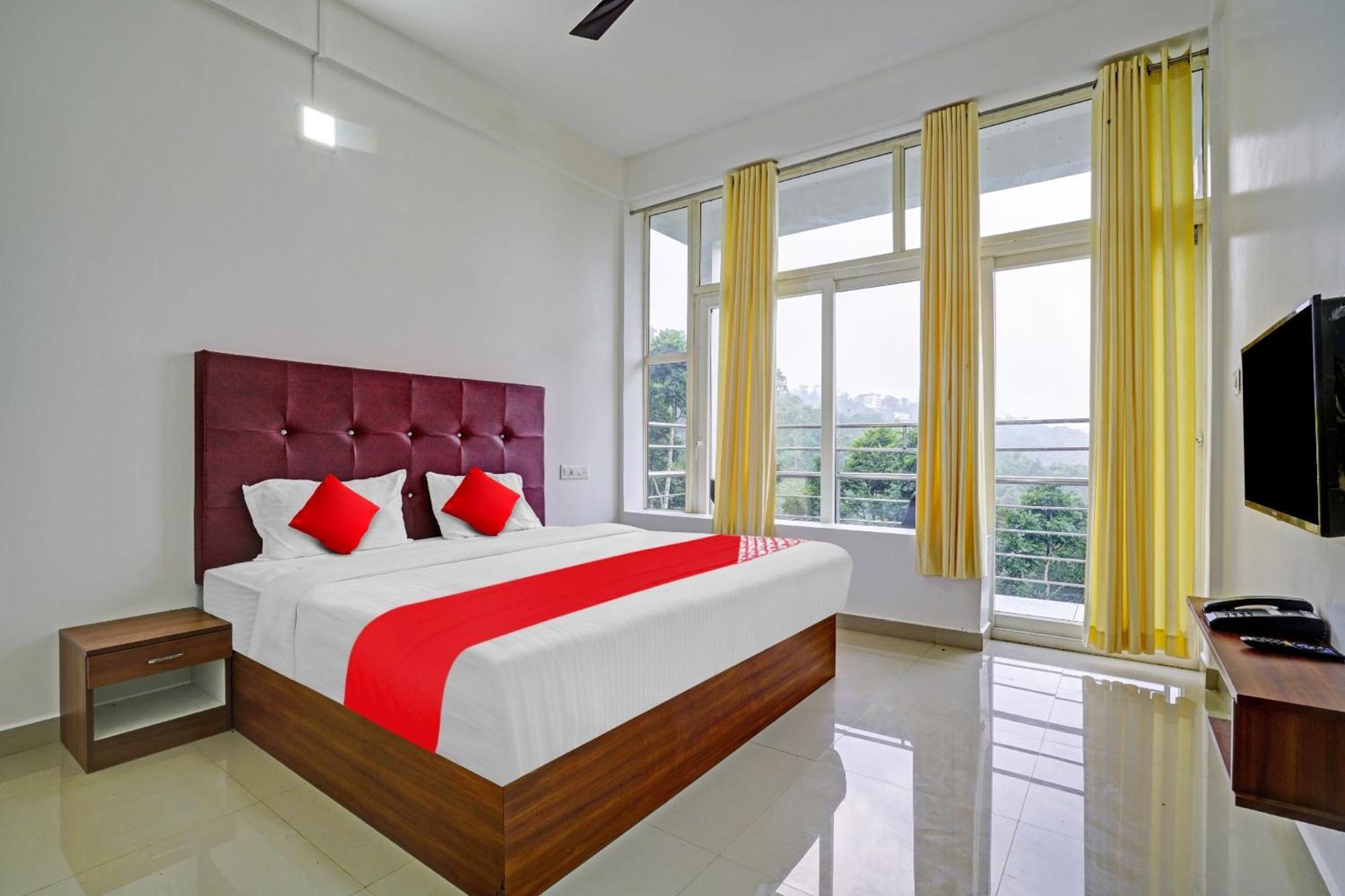 Oyo Flagship 81260 Star Lights Hotel มุนนาร์ ภายนอก รูปภาพ